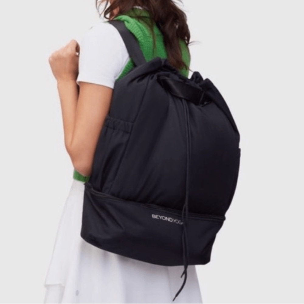 NWOT Beyond Yoga Convertible‎ Gym Bag Backpack Black